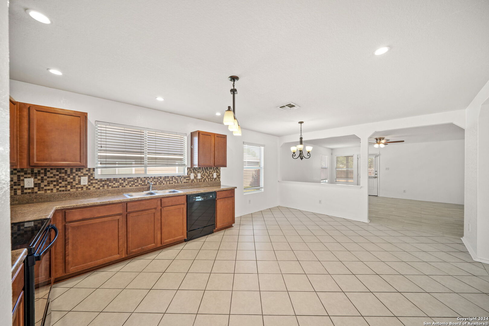 320 Lonestar Gait Schertz TX 78154