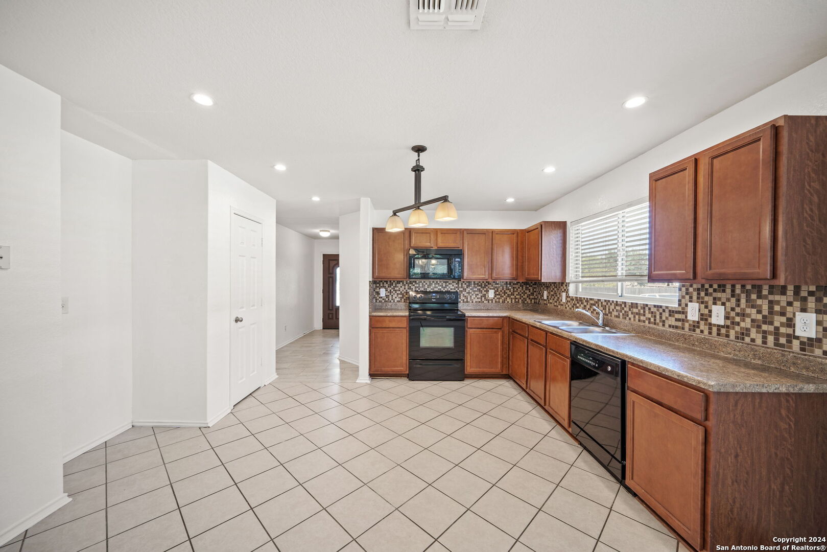 320 Lonestar Gait Schertz TX 78154