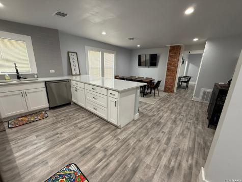 1607 N Pine Street San Antonio TX 78208