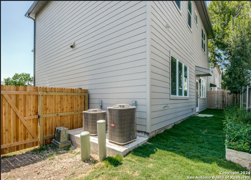 1618 W Lawndale Drive San Antonio TX 78209