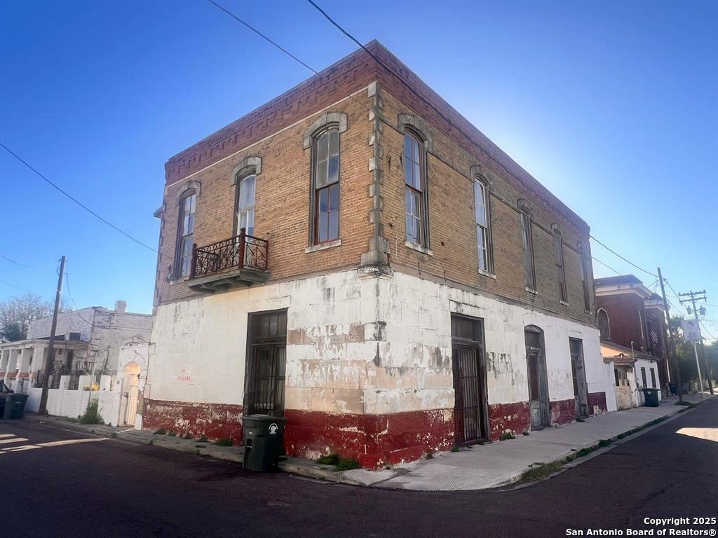 520 Davis Avenue Laredo TX 78040