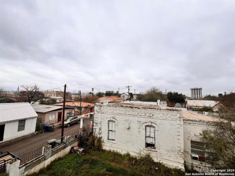 520 Davis Avenue Laredo TX 78040