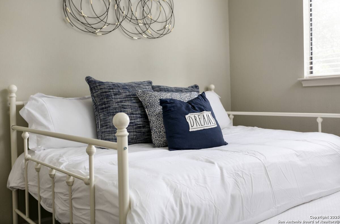 647 River Village San Antonio TX 78245