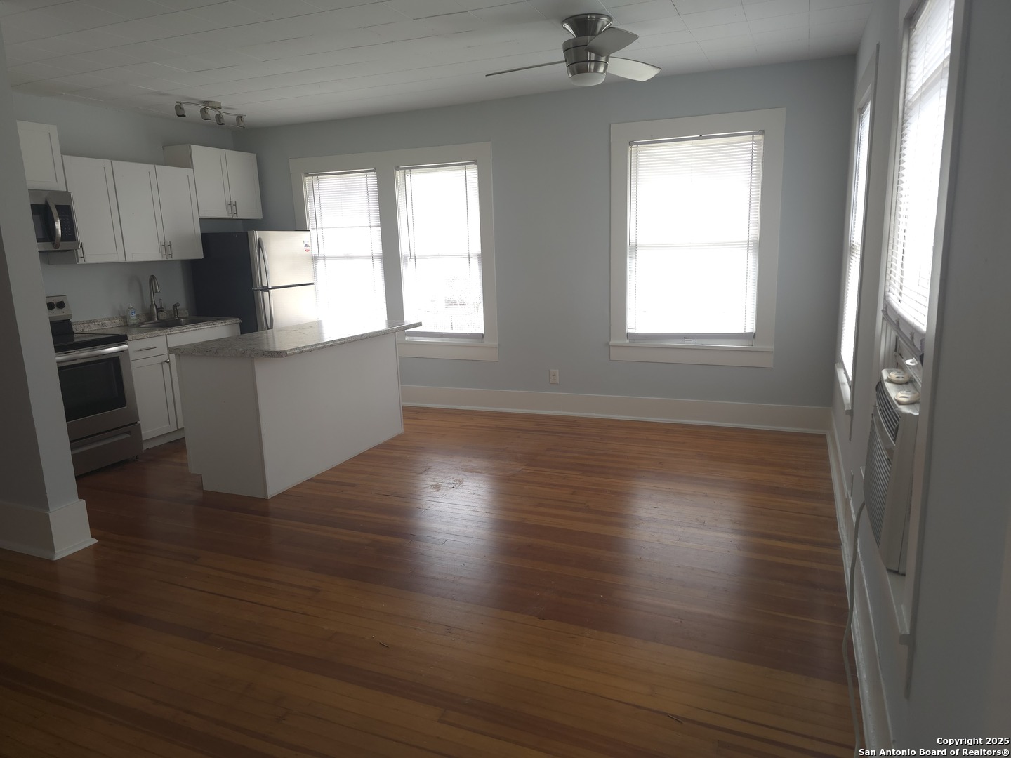 1120 W Woodlawn Avenue San Antonio TX 78201
