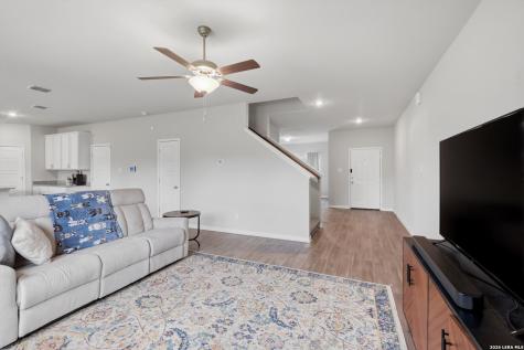 7102 Emerald Valley San Antonio TX 78242