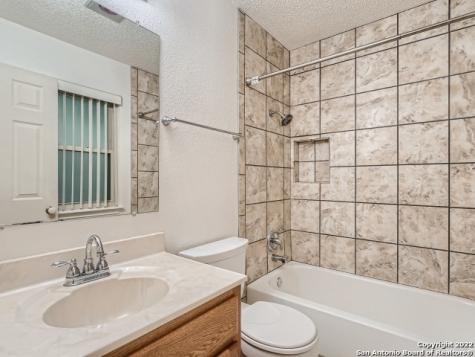 9731 Knob Oak San Antonio TX 78250