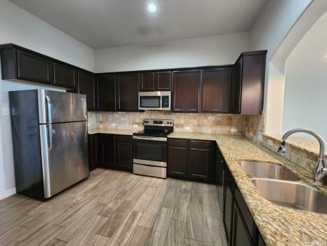 319 Creekside Curve New Braunfels TX 78130