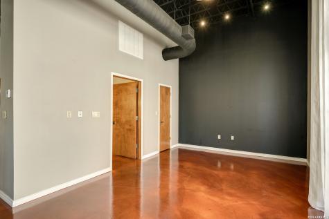214 E Travis San Antonio TX 78205