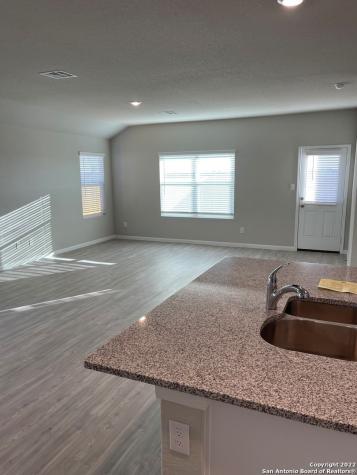 10538 Borlaug Street Converse TX 78109