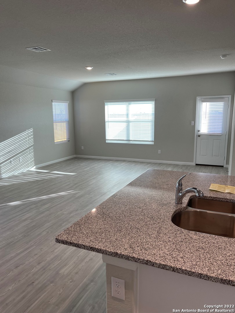 10538 Borlaug Street Converse TX 78109
