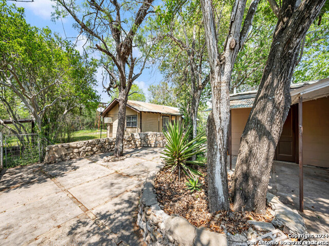 932 Toepperwein Road Converse TX 78109