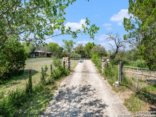 932 Toepperwein Road Converse TX 78109