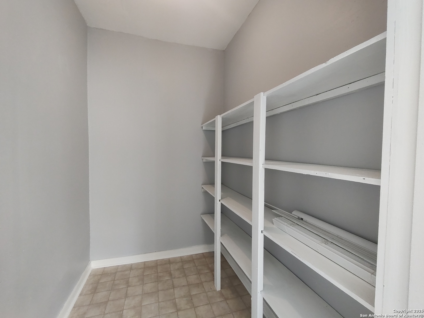 826 W Russell San Antonio TX 78212