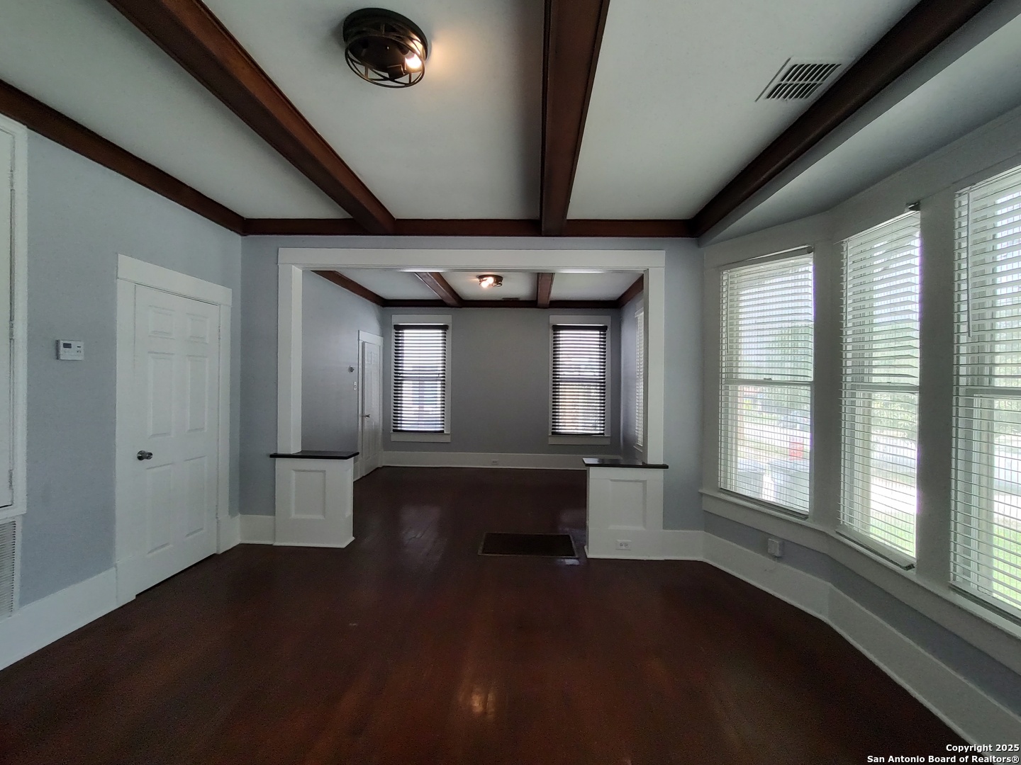 826 W Russell San Antonio TX 78212