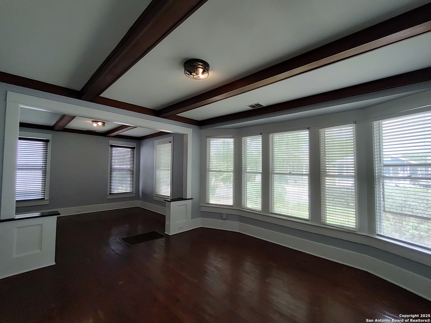 826 W Russell San Antonio TX 78212