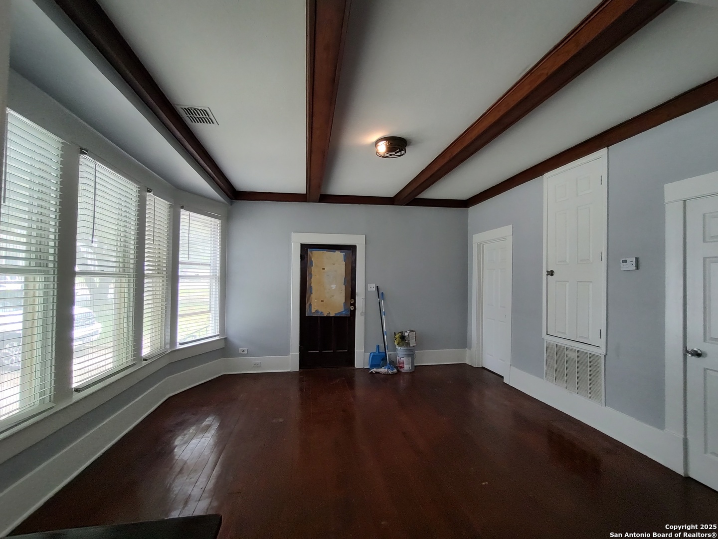 826 W Russell San Antonio TX 78212