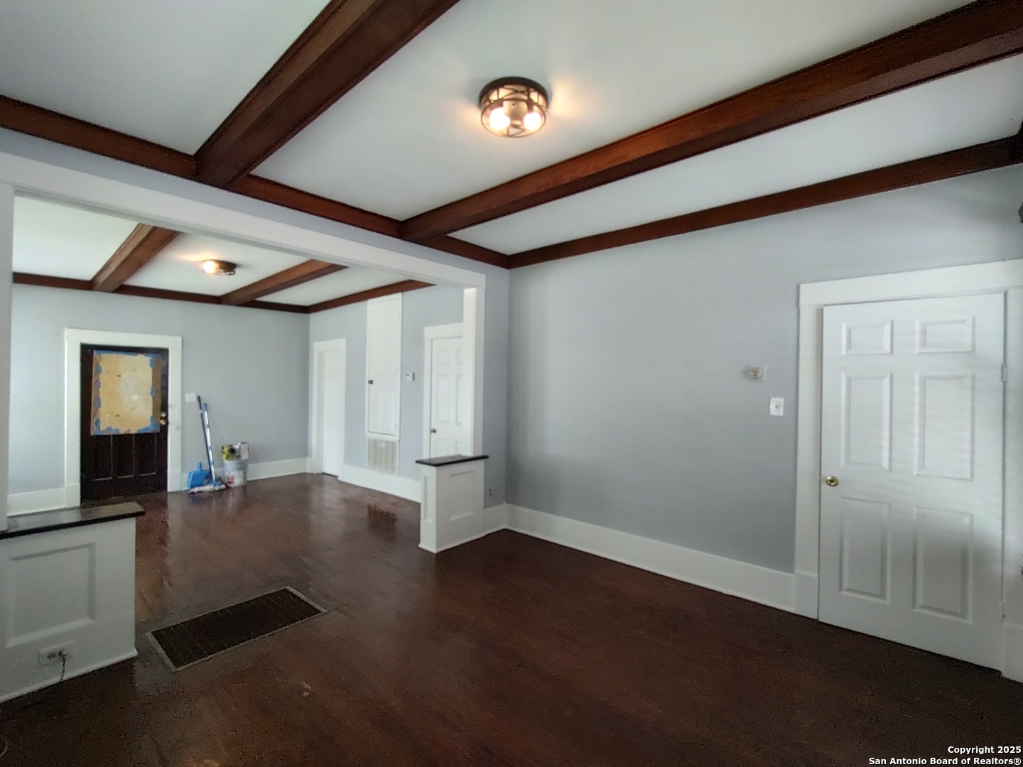 826 W Russell San Antonio TX 78212