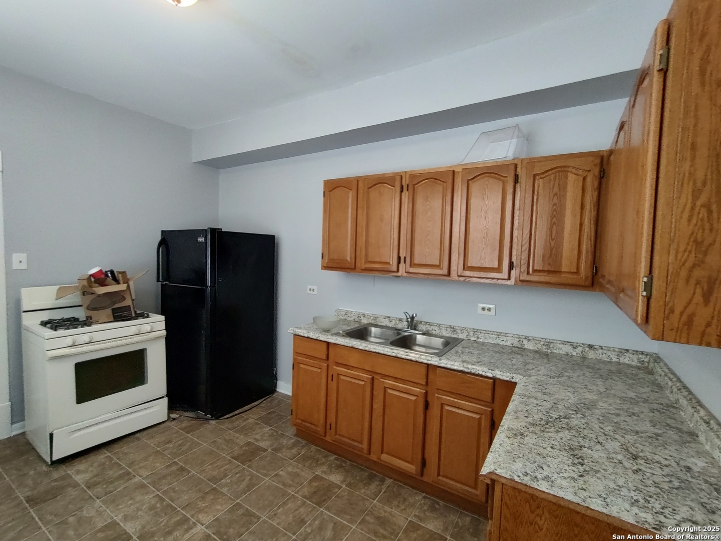 826 W Russell San Antonio TX 78212