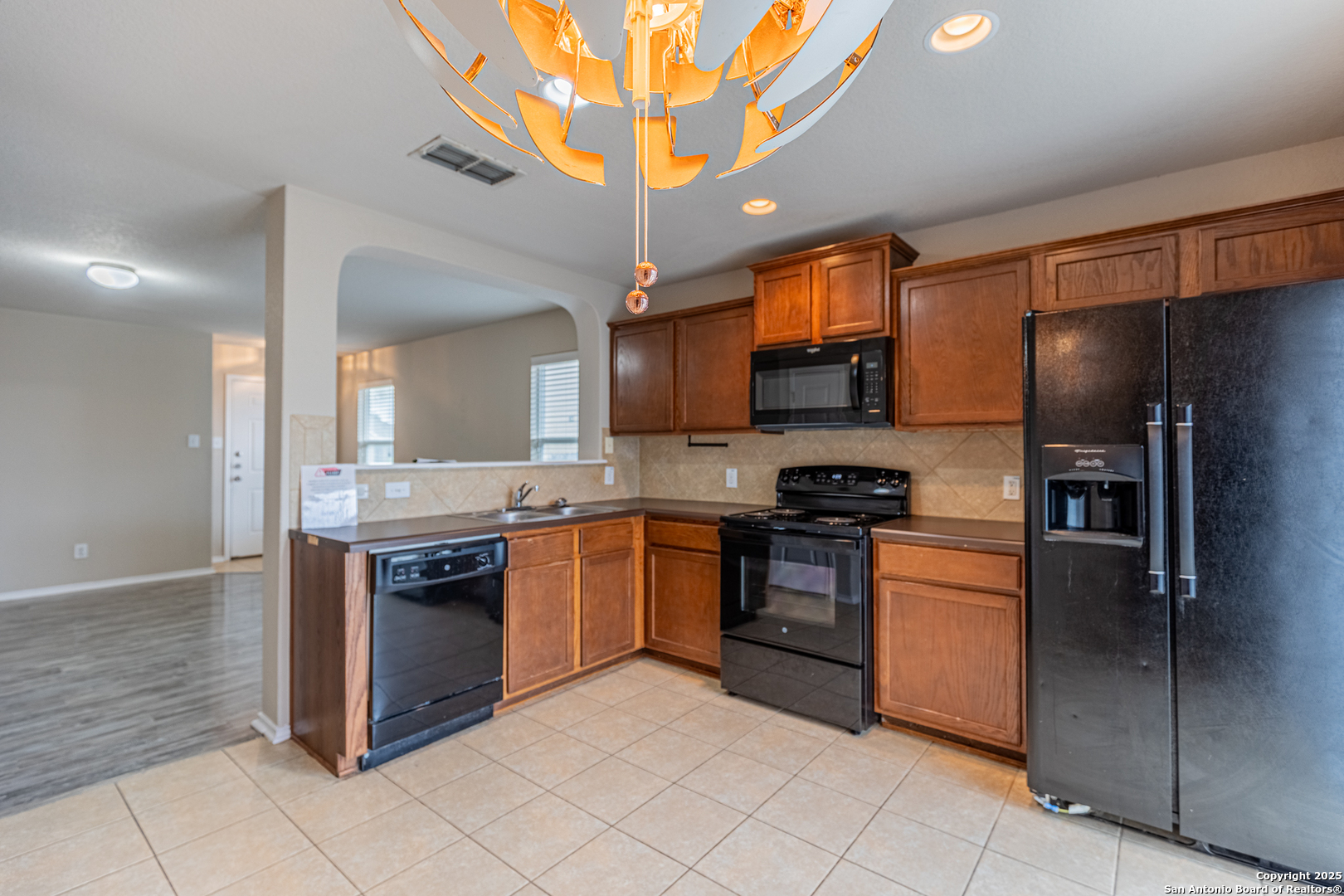 2319 Salmon Creek Converse TX 78109