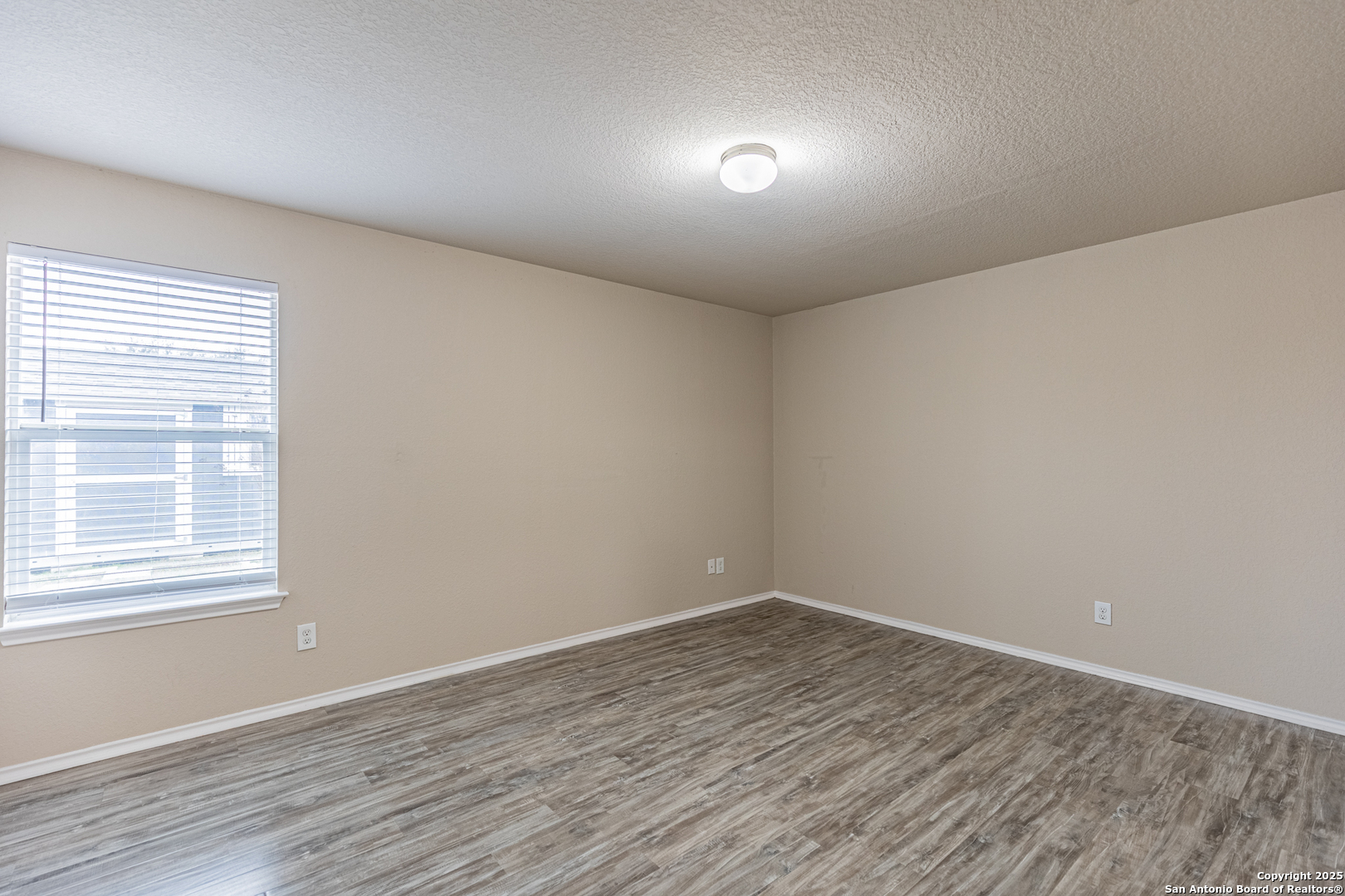 2319 Salmon Creek Converse TX 78109