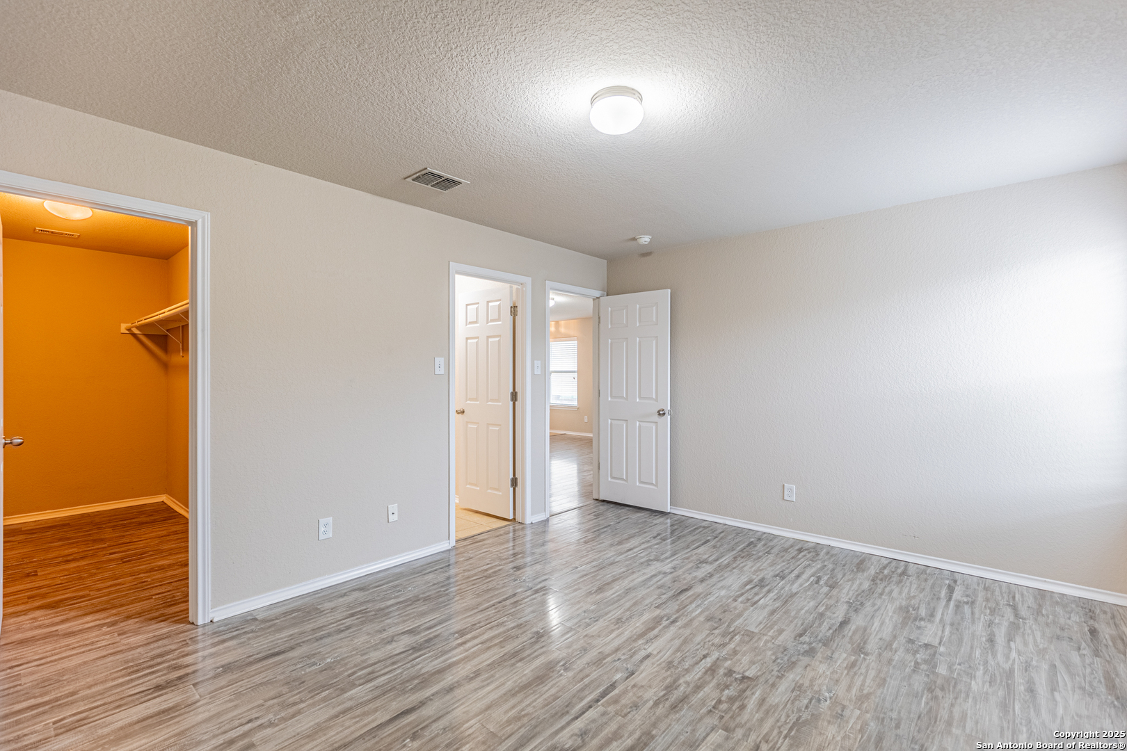 2319 Salmon Creek Converse TX 78109