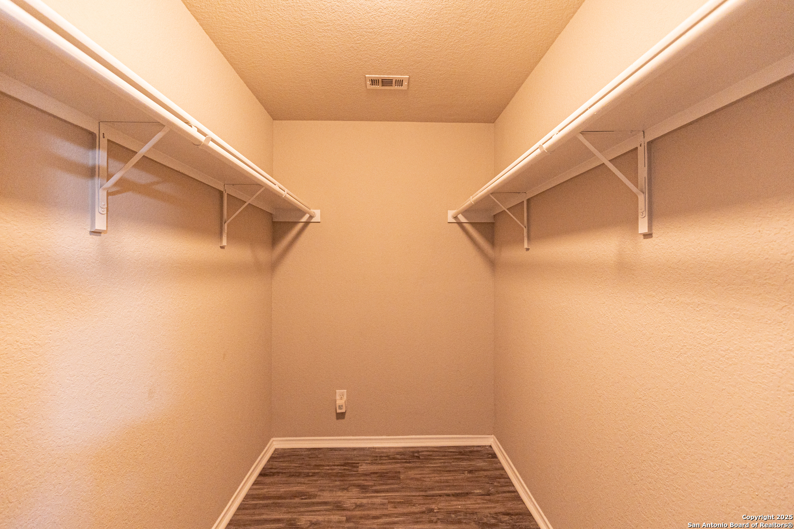 2319 Salmon Creek Converse TX 78109
