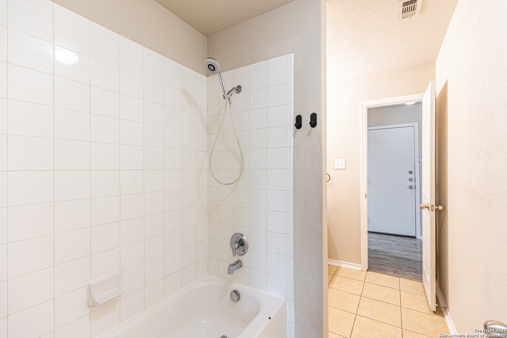 2319 Salmon Creek Converse TX 78109