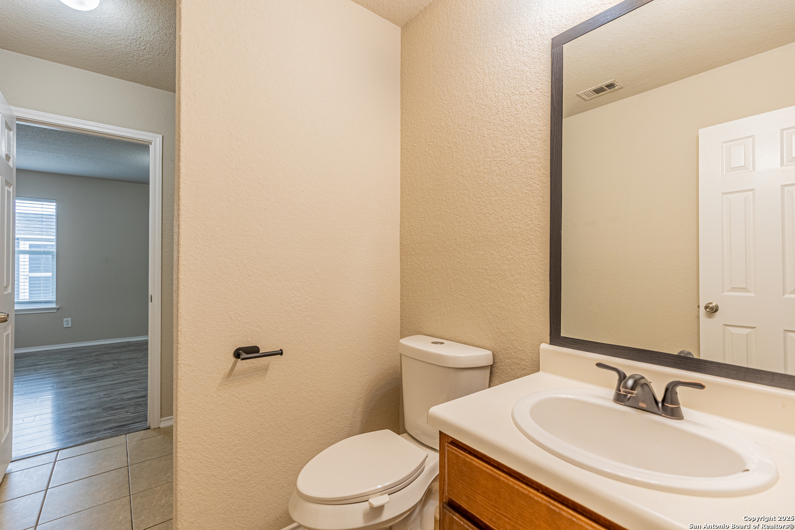 2319 Salmon Creek Converse TX 78109