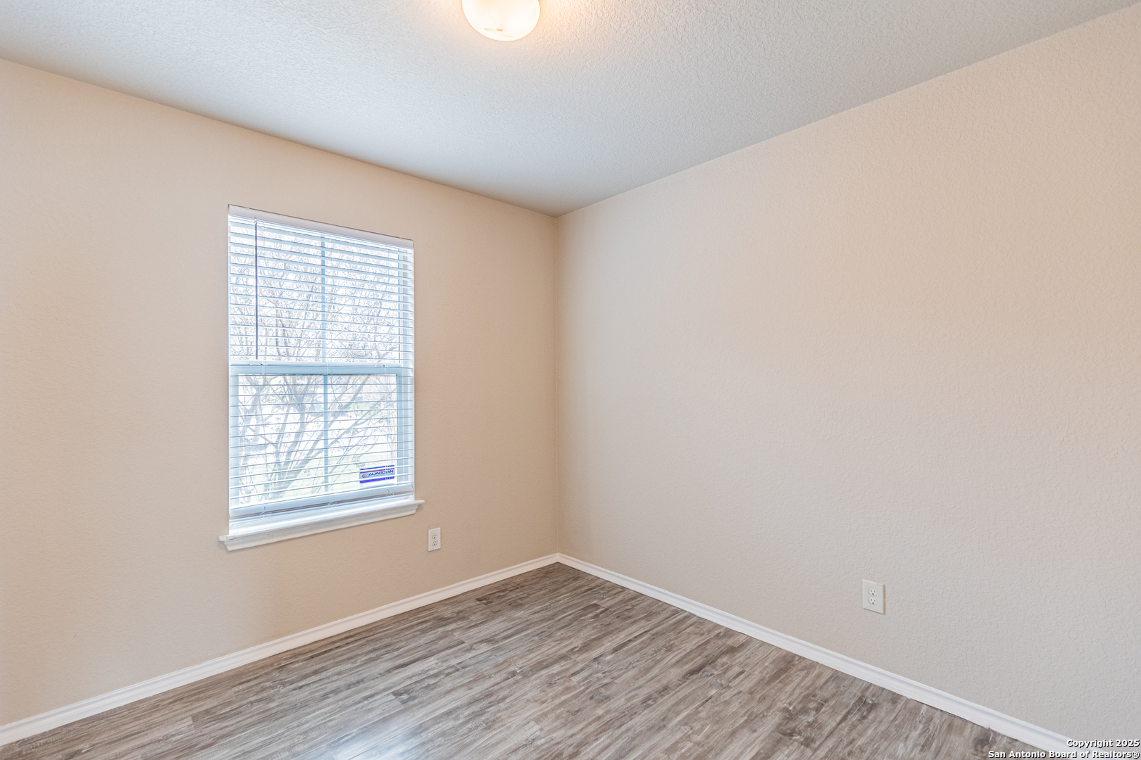 2319 Salmon Creek Converse TX 78109
