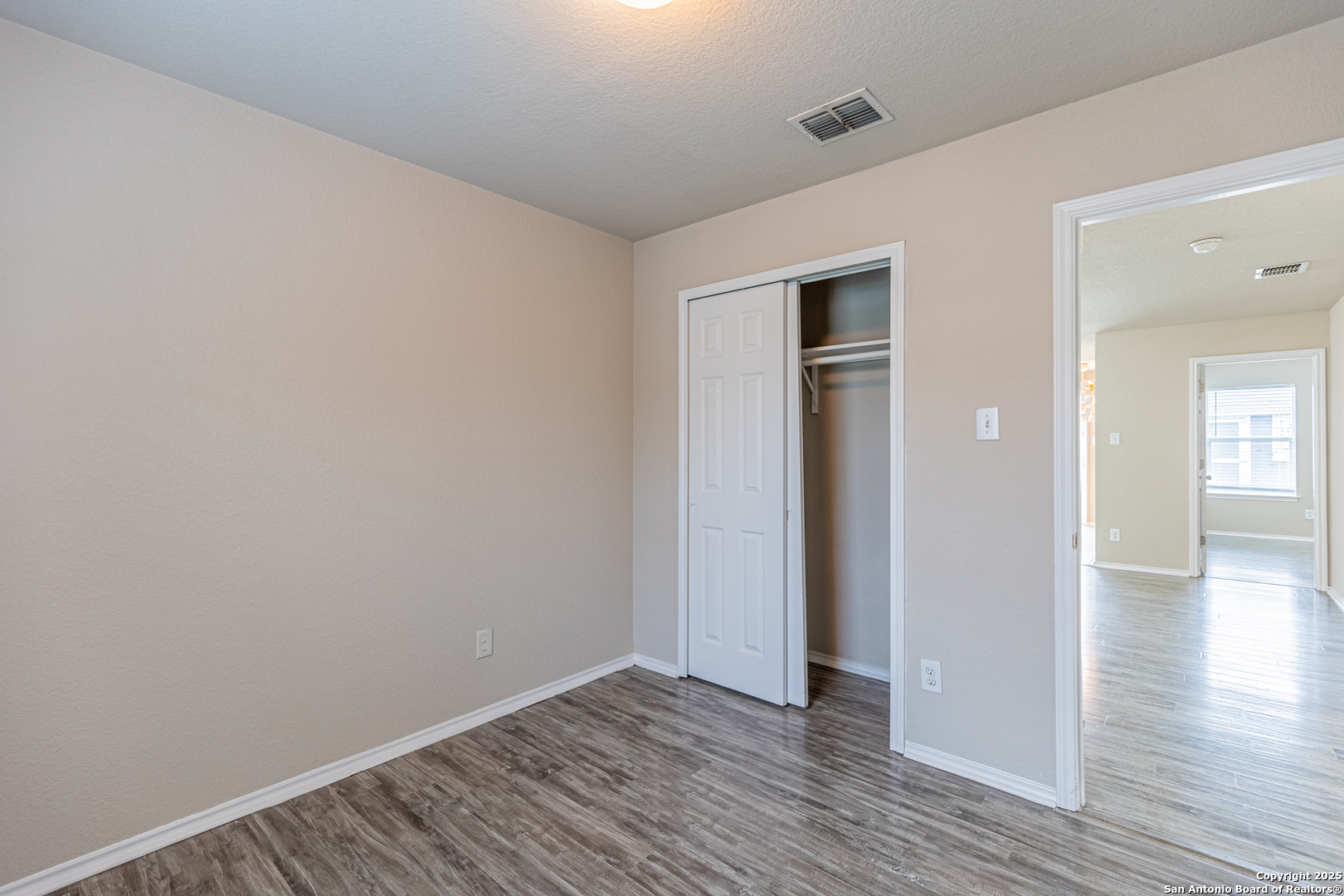2319 Salmon Creek Converse TX 78109