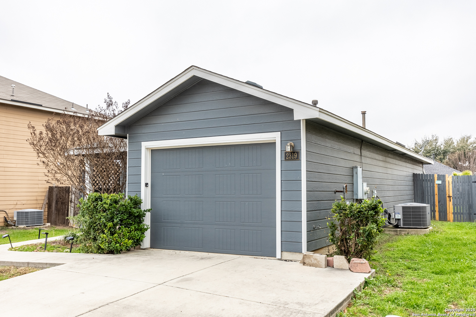 2319 Salmon Creek Converse TX 78109