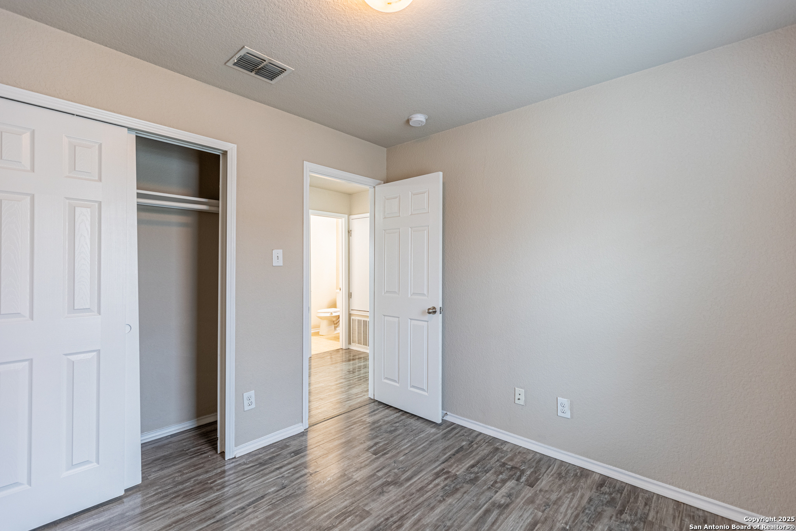 2319 Salmon Creek Converse TX 78109