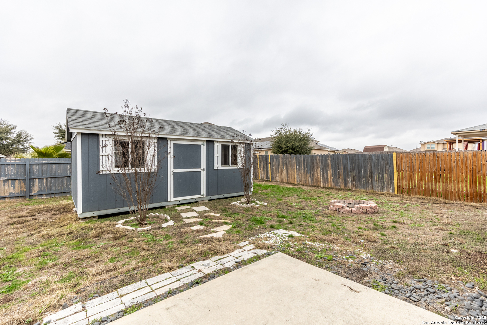 2319 Salmon Creek Converse TX 78109