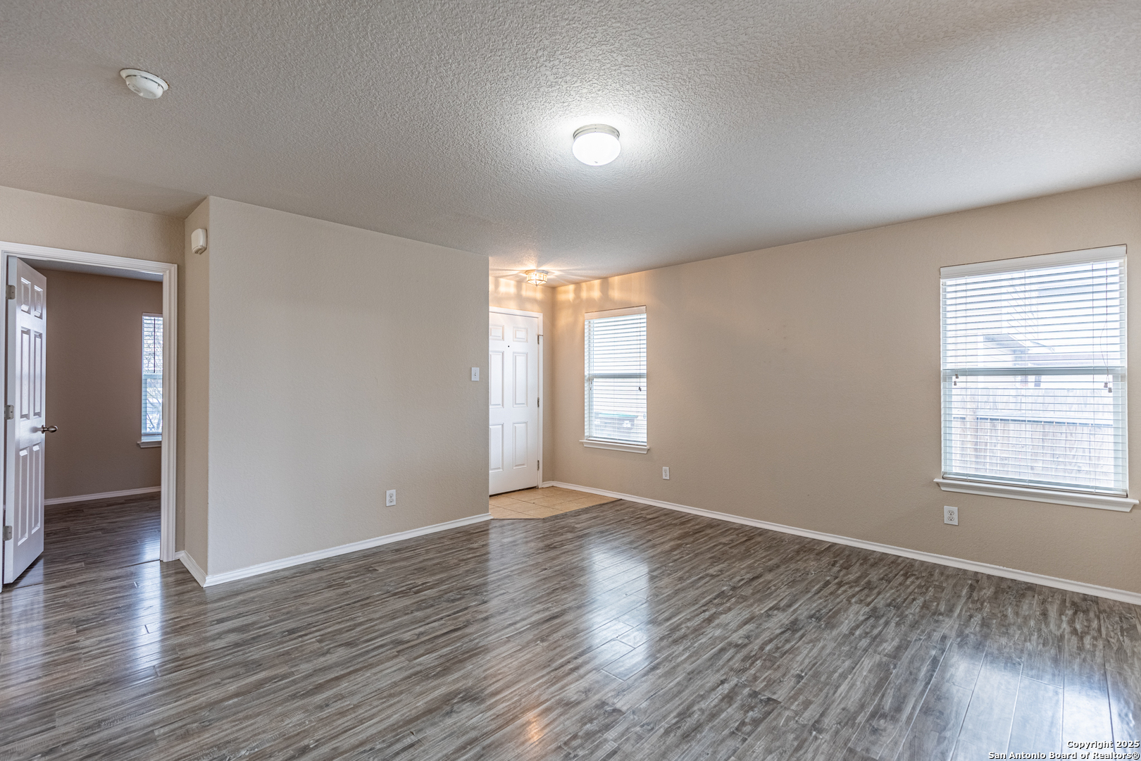 2319 Salmon Creek Converse TX 78109