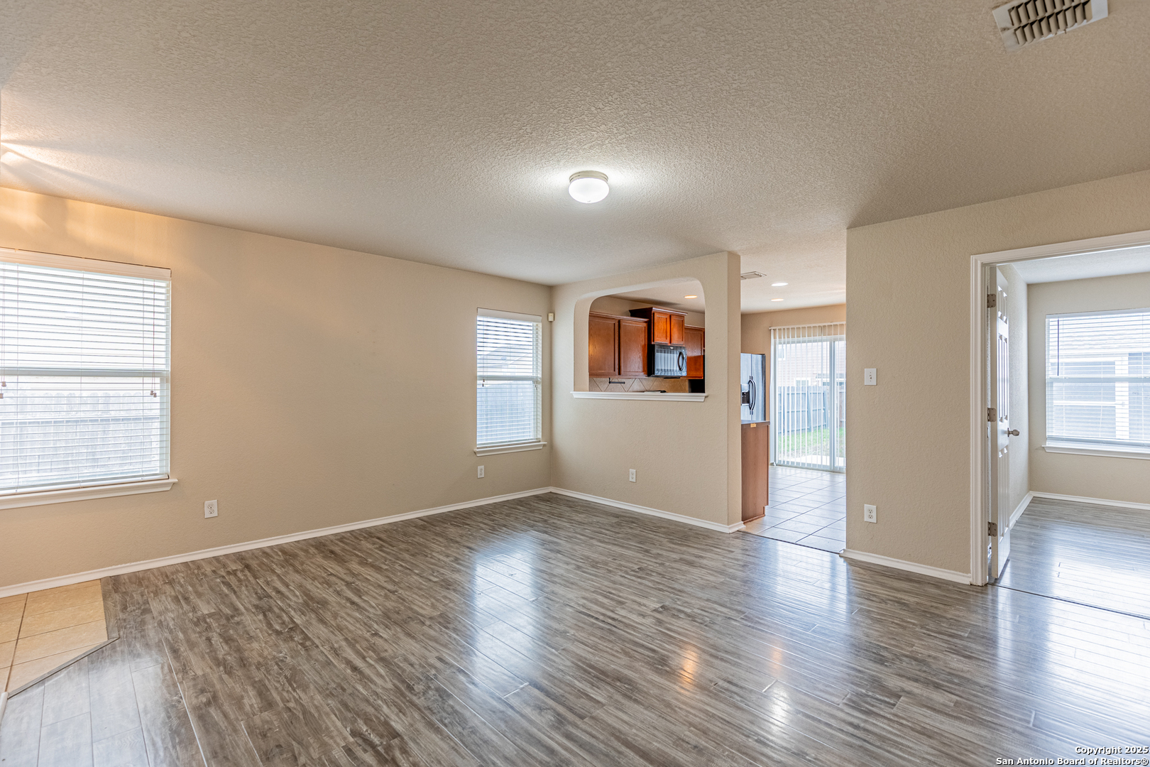 2319 Salmon Creek Converse TX 78109