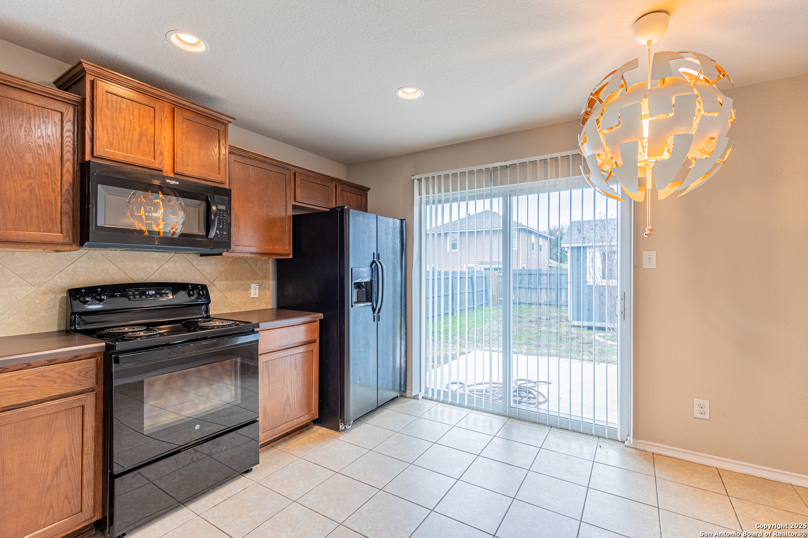 2319 Salmon Creek Converse TX 78109