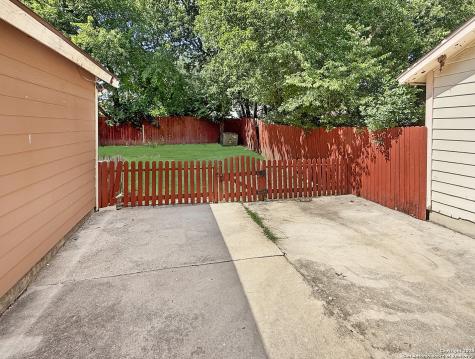 9383 Village Lance San Antonio TX 78250