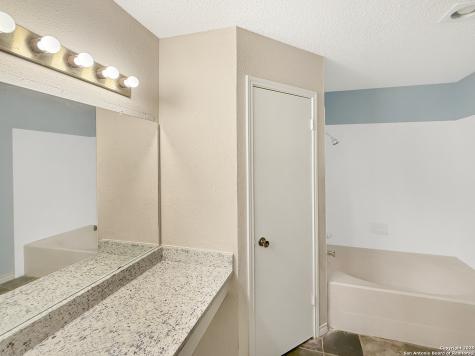 9383 Village Lance San Antonio TX 78250