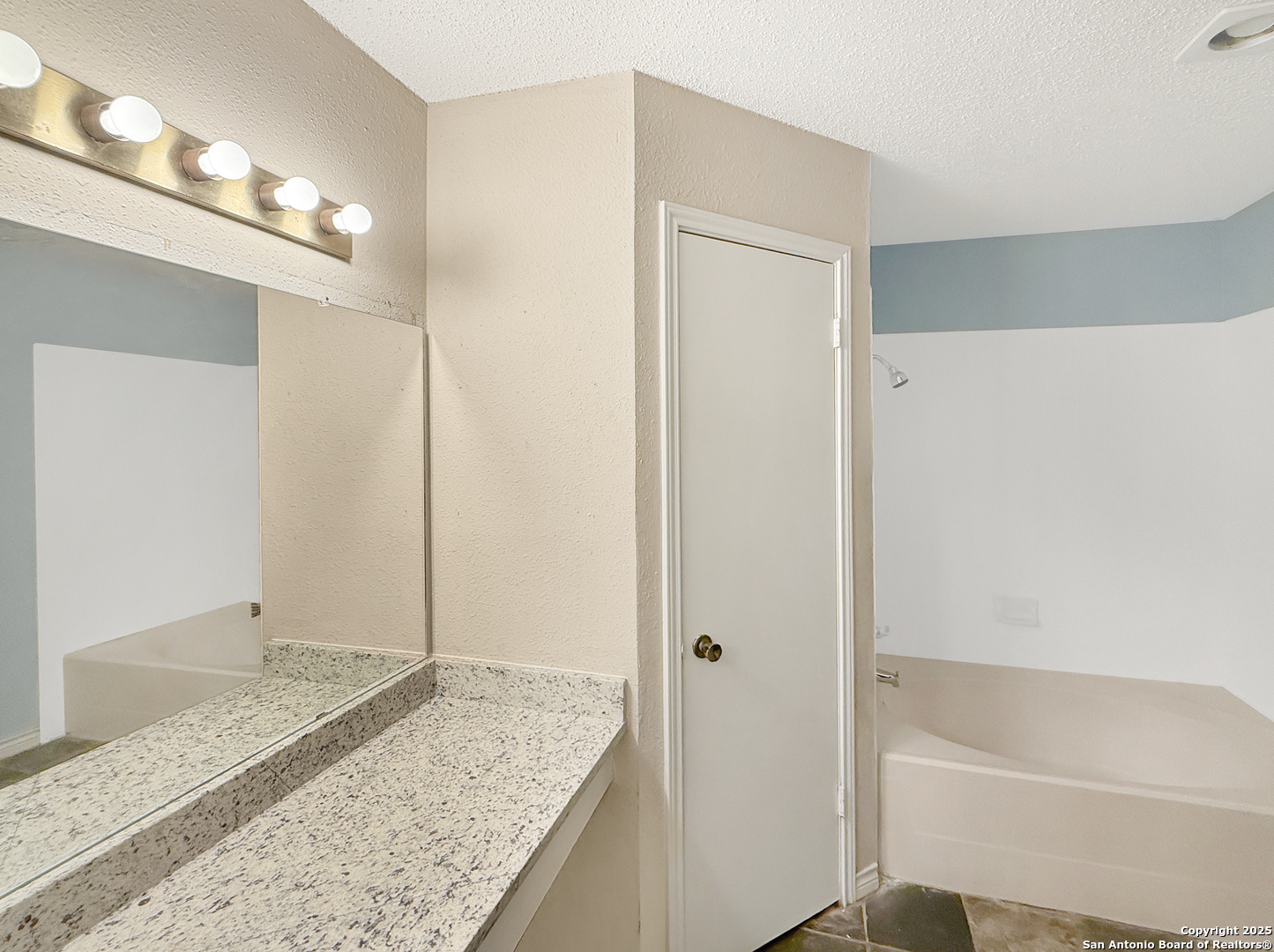 9383 Village Lance San Antonio TX 78250