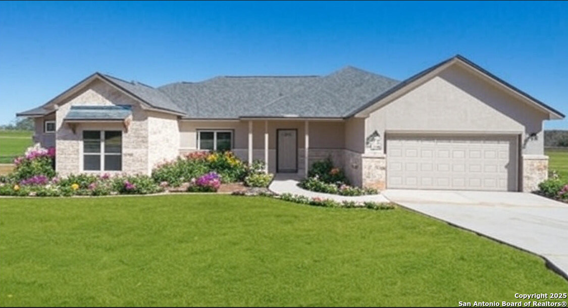 120 Grand View Floresville TX 78114