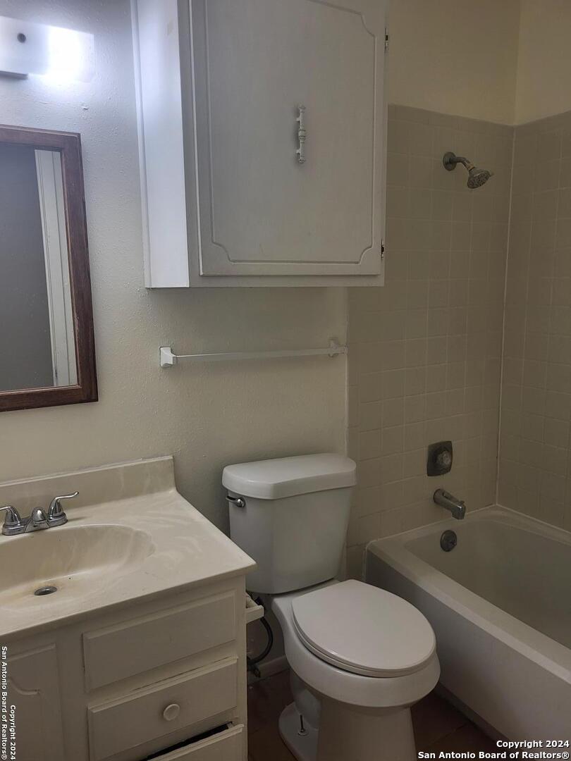 6915 Ashbrook San Antonio TX 78239