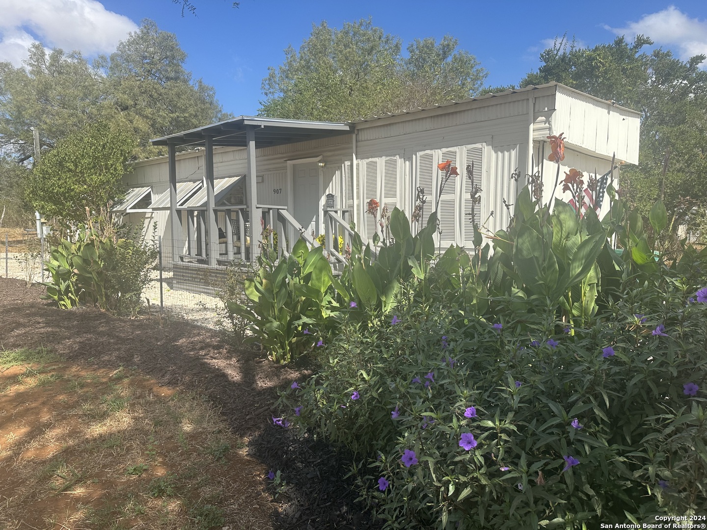907 Evergreen Jourdanton TX 78026