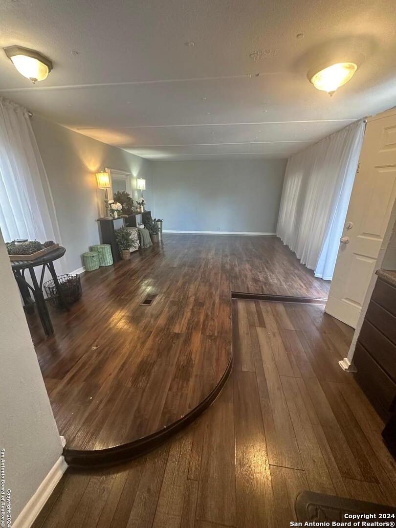 907 Evergreen Jourdanton TX 78026