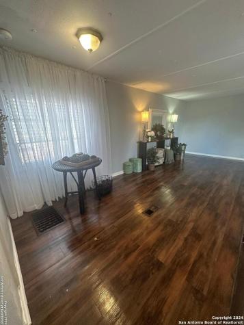 907 Evergreen Jourdanton TX 78026