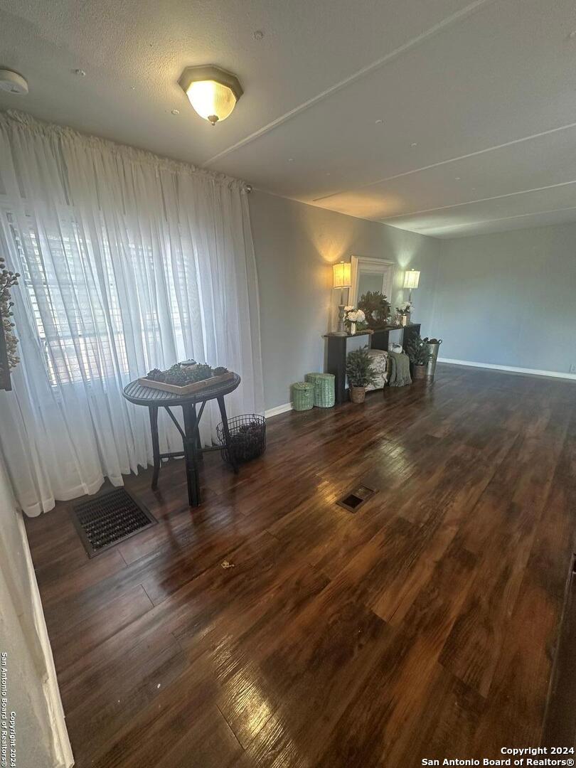 907 Evergreen Jourdanton TX 78026