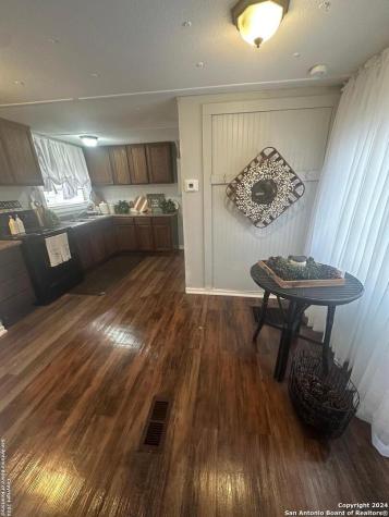 907 Evergreen Jourdanton TX 78026