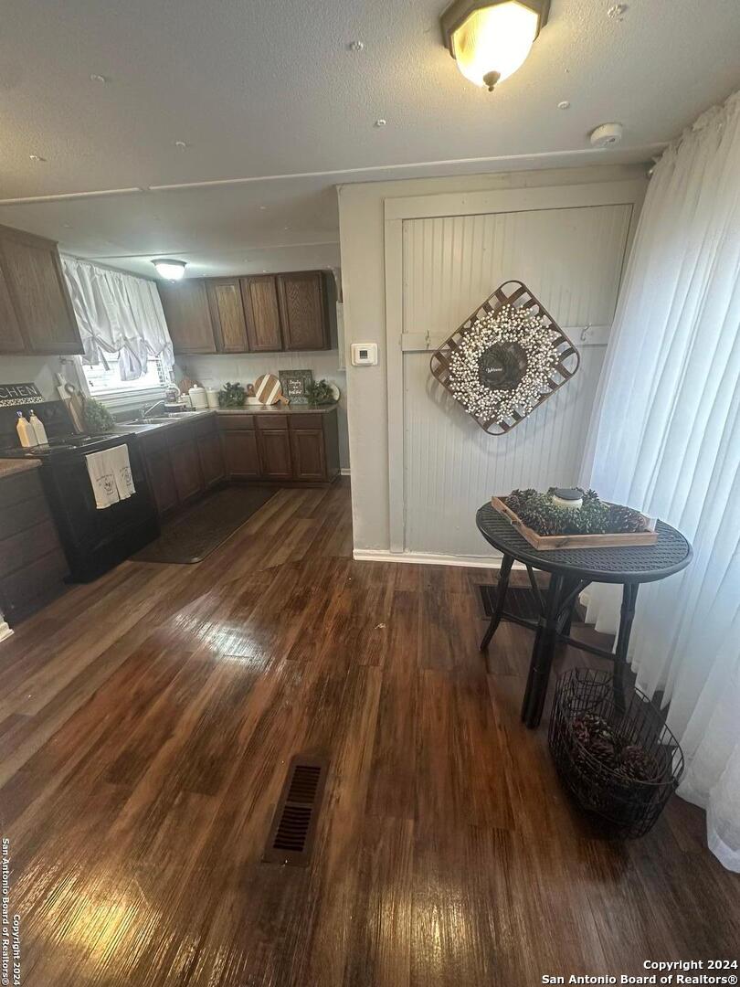 907 Evergreen Jourdanton TX 78026