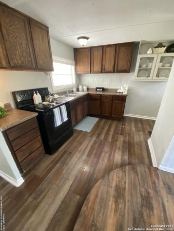 907 Evergreen Jourdanton TX 78026