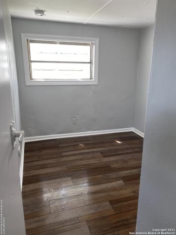 907 Evergreen Jourdanton TX 78026