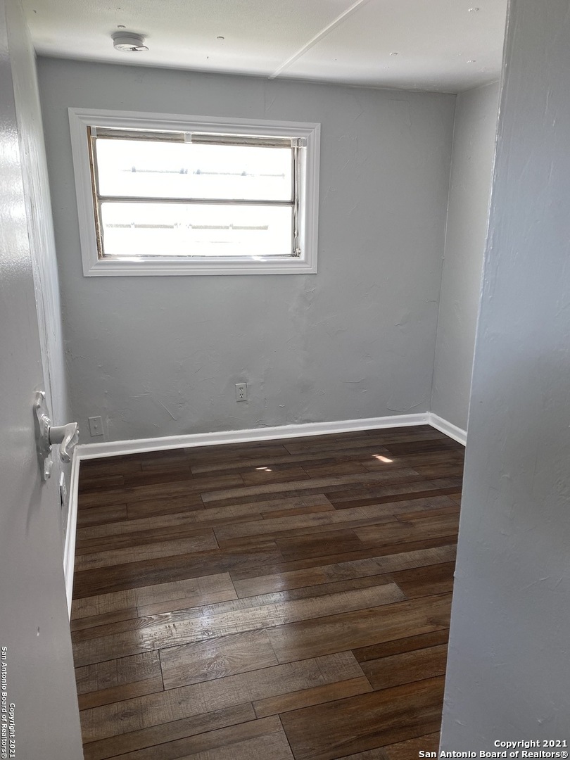 907 Evergreen Jourdanton TX 78026